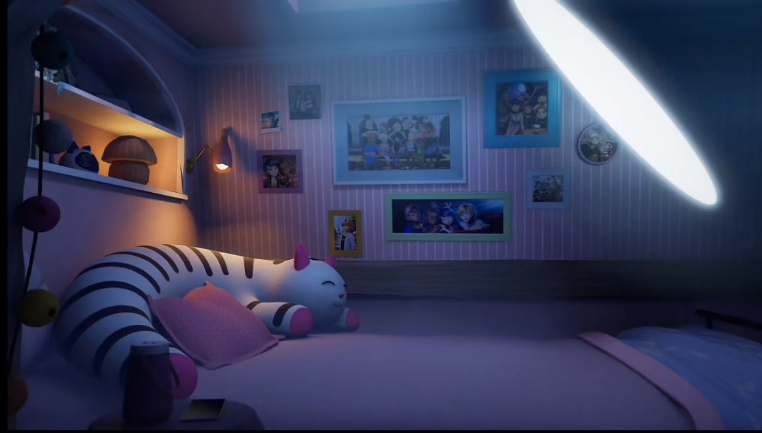 Logan | BITE ME 🐝 tweet media