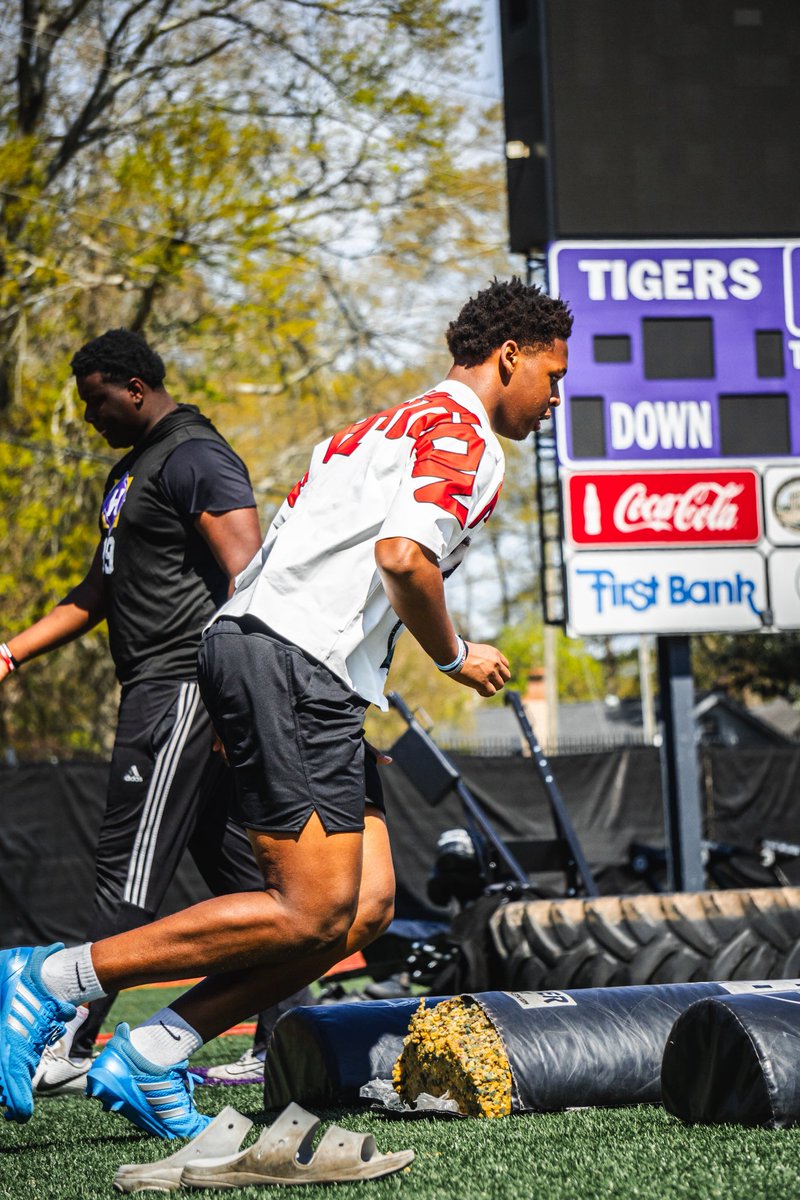 staying active during the offseason💪🏾 #Grindtime #DLINEU