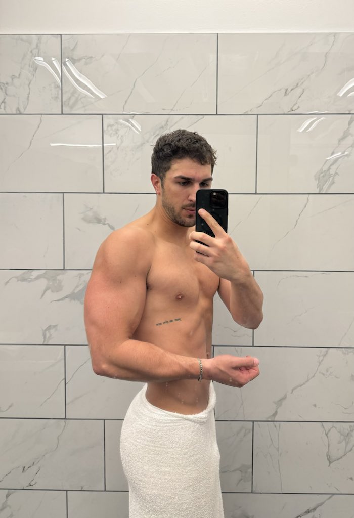 ✩ ✩ ✩ tweet media