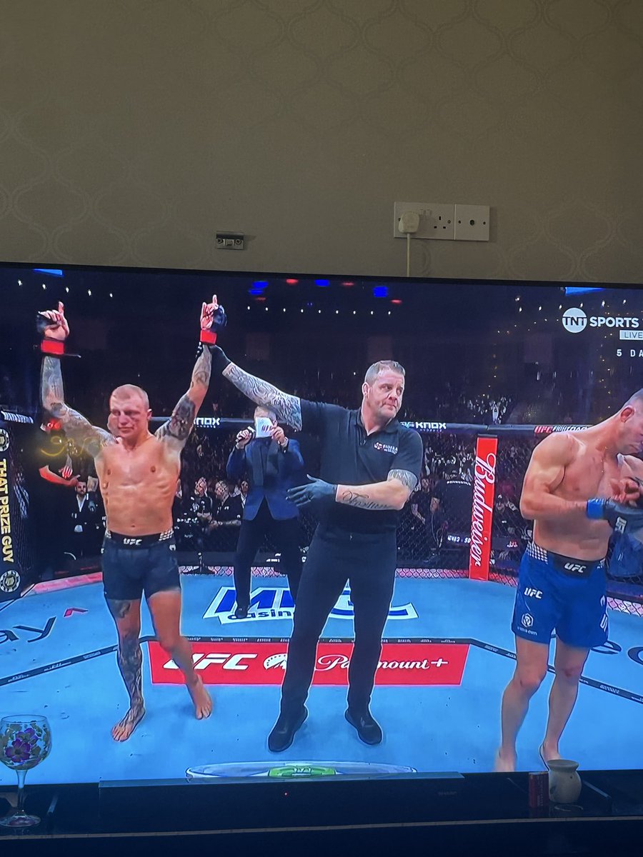 RileyWalte93520's tweet image. MASON JONES, AXEL SOLA TAKE A BOW, WHAT A WAR #UFC