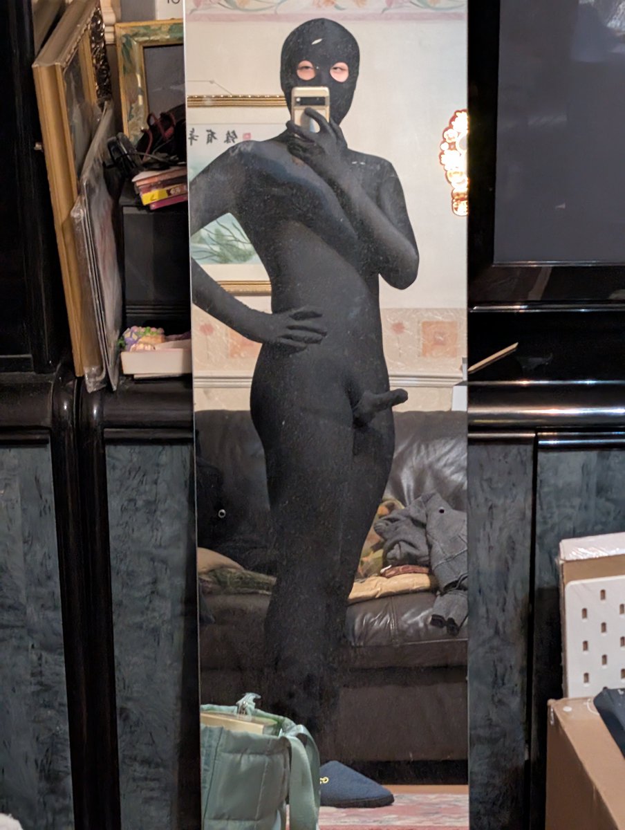 ChrysanthemumSw's tweet photo. Got some me time #zentai https://t.co/Rh9GPYnsA7