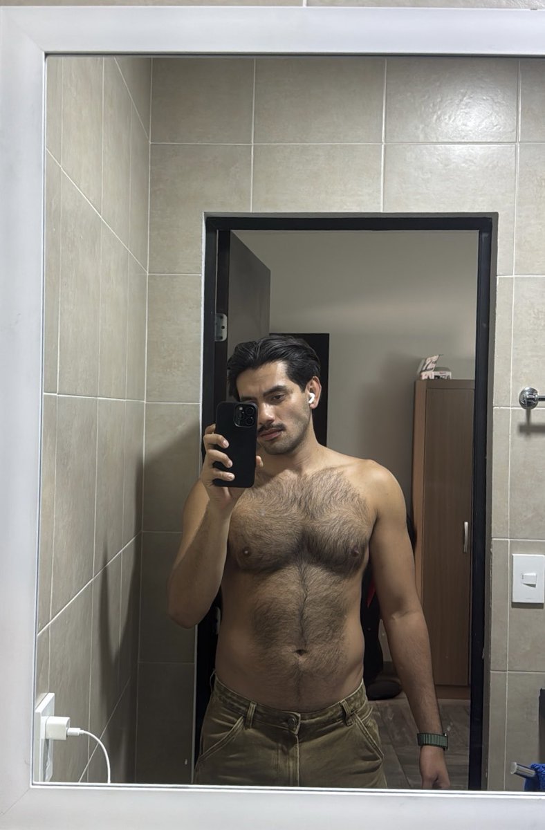 pequeño sebas tweet media