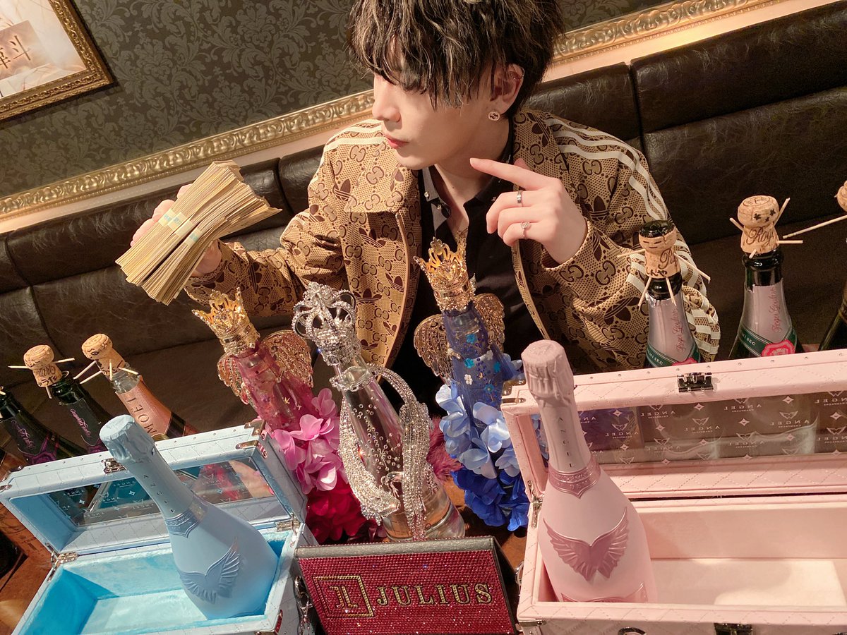 omi_1st's tweet photo. 一回売れたくらいで終わるつもりない

落ちたのも、全部自分のせい
だからもう一回、自分で這い上がる

今はまだ底辺側
でもここから上に行く過程が一番おもろいでしょ https://t.co/9QxLgzAw2k