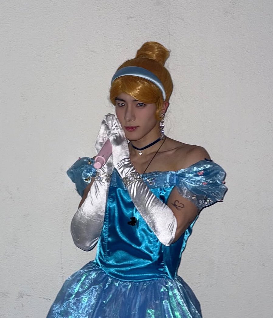 megan ★ .ᐟ tweet media