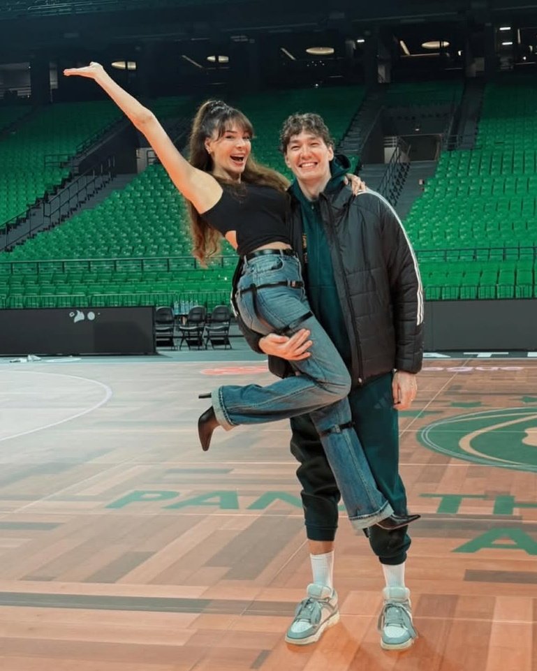 ebrusahinsunsun's tweet photo. We have raised the bar again. 💯💯
From today on, women no longer want men who bring flowers or even gifts.
Women dream of a man who can lift them with one hand, 2 tall.05 meters🤪😋🫠🤓 @rebrusahino @cediosman #EbruŞahin #CediOsman https://t.co/dvDh67lK2A