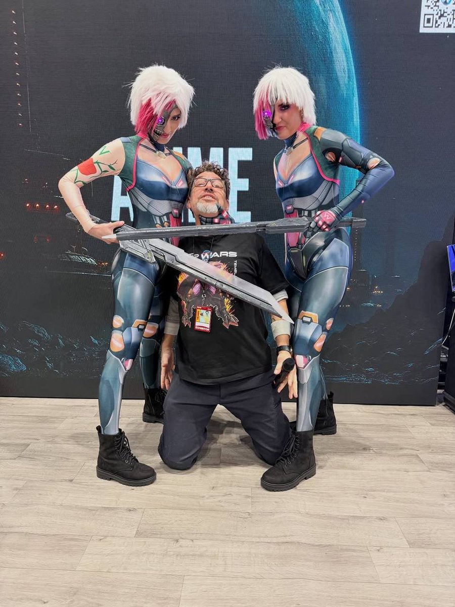 That's what he deserves for wearing a Temeluchus t-shirt at the NiFe WARS booth 🔥