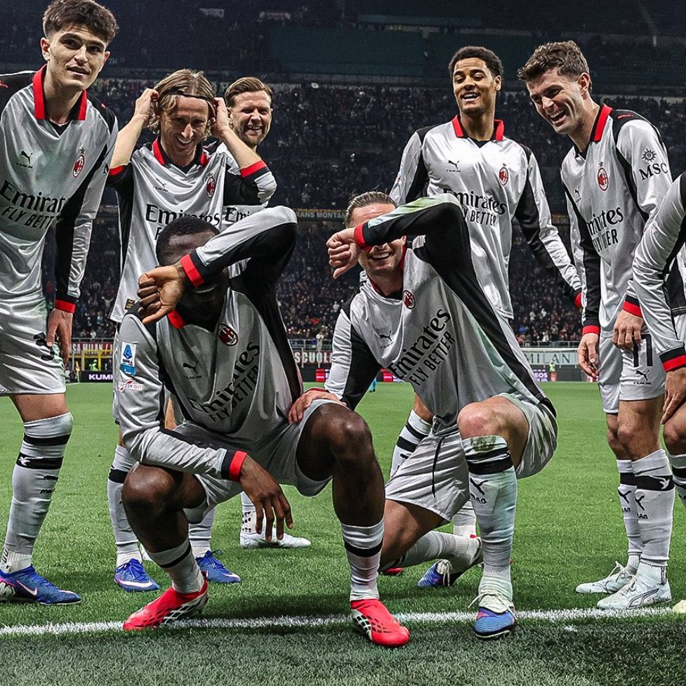 🌙❤️🖤 tweet media