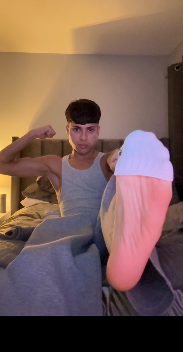 may do some cash meets tonight in Glasgow 🏴󠁧󠁢󠁳󠁣󠁴󠁿😌what lucky boys want the opportunity to hand cash over to their king at his feet 🤴🏻🐷