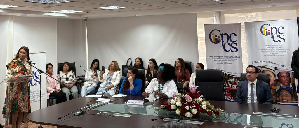PiedadCuaranR's tweet photo. Agradecemos a nuestras panelistas y a la ciudadanía por acompañarnos en “Mujeres protagonistas del desarrollo y participación ciudadana”. 💜

Sus voces fortalecen la democracia y una sociedad más justa e inclusiva. ✨
¡Sigamos impulsando a las mujeres como motor de cambio! 👩‍��️🌿 https://t.co/mpNPJIXXl3