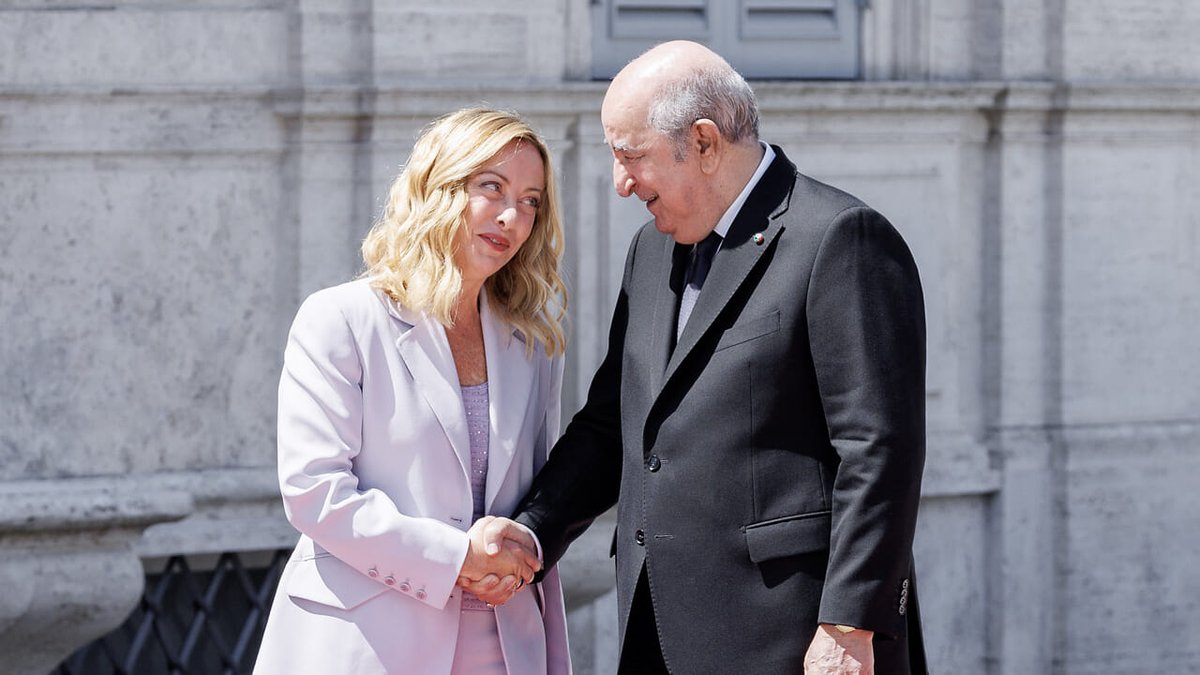 issareguad's tweet photo. ¿Es posible recuperar la soberanía energética europea sin una alianza sólida y a largo plazo con el norte de África?
​¿Fue un error priorizar el gas de EE. UU. sobre la logística argelina? Os leo en los comentarios. 👇
​#CrisisEnergetica #Argelia #España #italia #Gas #Economia https://t.co/UM8lQq69AR