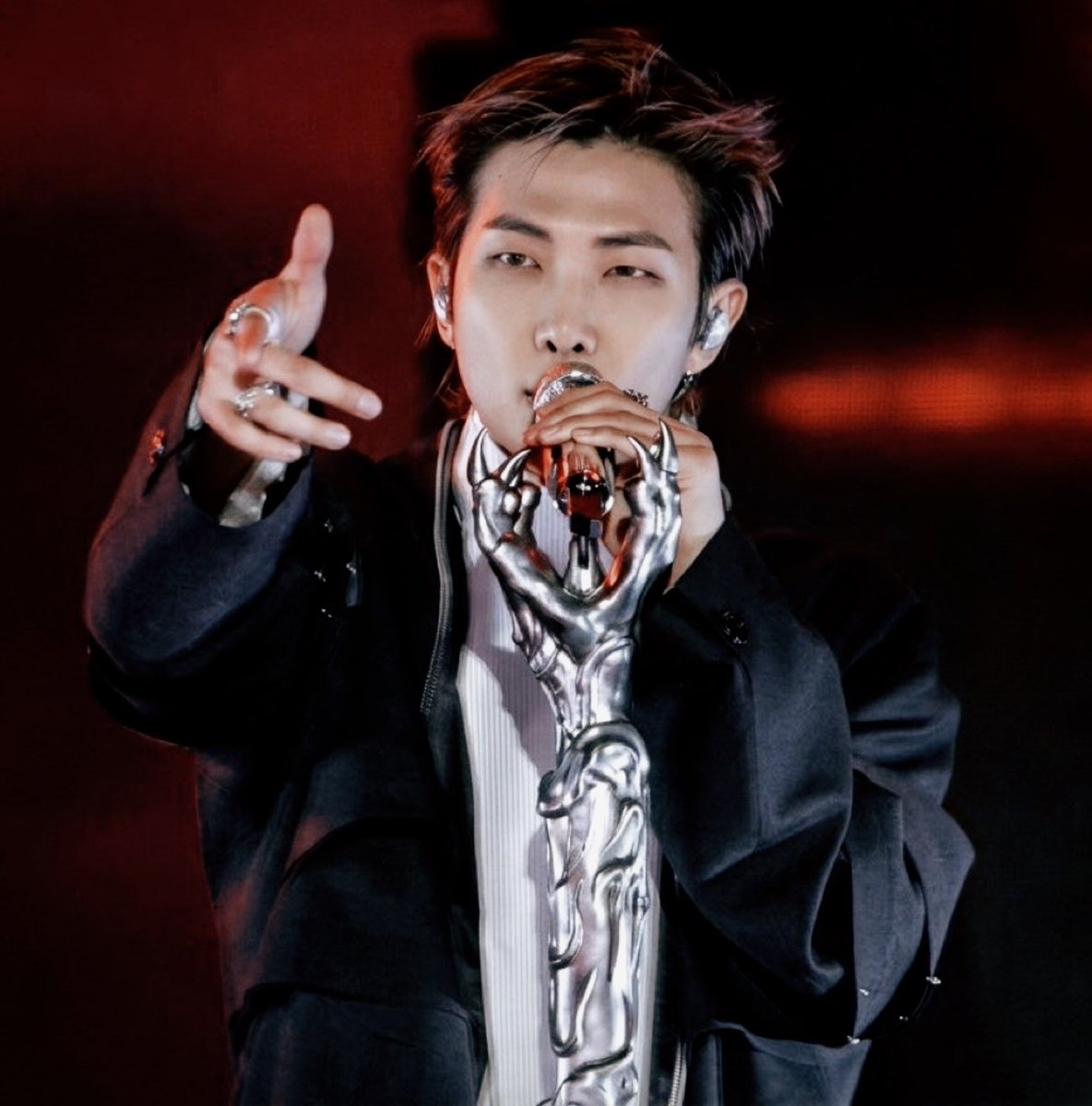 we are simply not talking about namjoon’s mic stand enough cause what the actual heck?