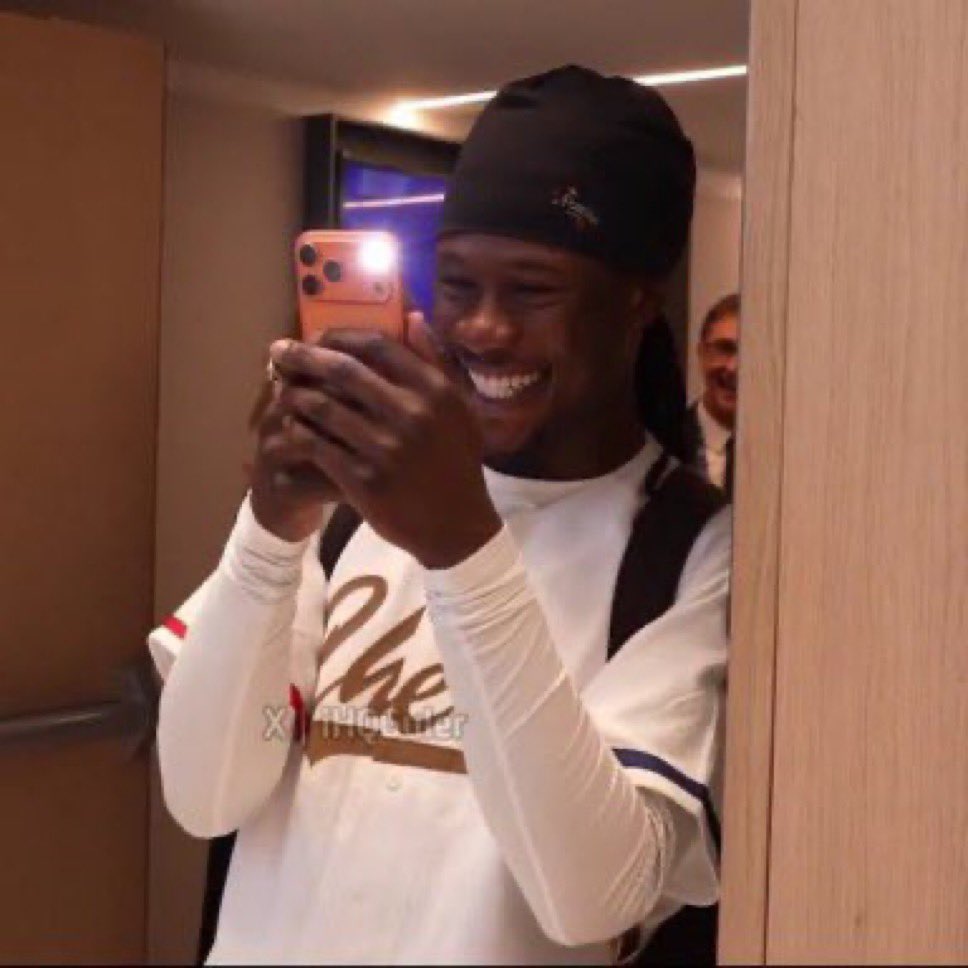 BoundedJay tweet media