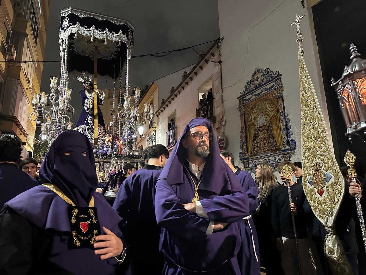 #DiarioTrinitario - En este sábado de Cuaresma, nuestra cofradía recibe a Jesús Nazareno de la Llaga en el Hombro de <a href="/Llaga_Buena_Fe/">Confraternidad Llaga y Buena Fe</a>, del que somos padrinos de bendición, a su paso por nuestra casa de hermandad. #CofradíasMLG.