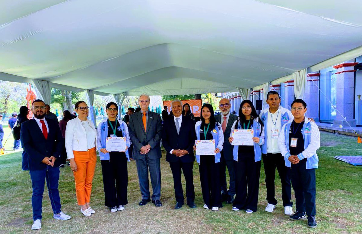 🥇🚀 Oro y pase nacional para Tehuitzingo con el proyecto AUSTIC, obtuvieron medalla de oro en Infomatrix, se llevó a cabo en la UDLAP, destacando por su innovación, creatividad y compromiso. 💡
#PorAmorAPuebla #PensarEnGrande #CECyTEPuebla #HazloEnGrande