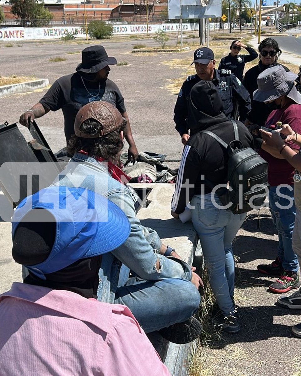 JLMNoticias's tweet photo. Un grupo de madres buscadoras que trataba de encontrar al hermano de una de ellas, desaparecido desde hacía 2 años aproximadamente, localizó una osamenta humana al interior de un registro y/o cisterna en el Blvd. San Marcos, al poniente de la ciudad. 

El hallazgo sucedió esta mañana, a la altura de la calle Nogal, en la colonia Barranca de Guadalupe.

#JLMNoticias #JoséLuisMorales #Aguascalientes #Ags #NiMásNiMenos