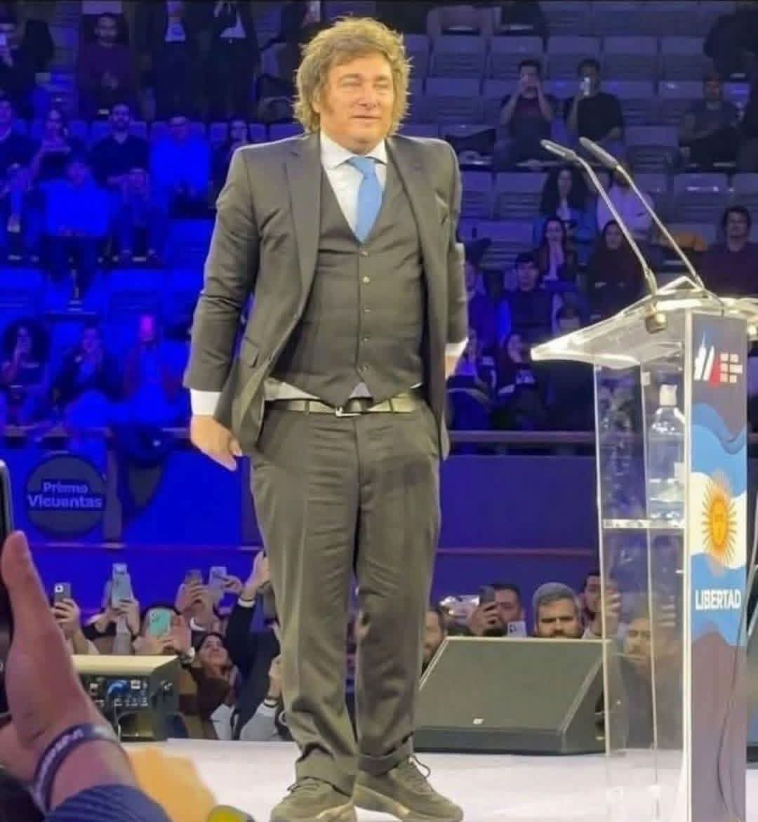 ivancom2010's tweet photo. @Marinabiagettii @JMilei Impecable.... https://t.co/zVUkr4XIox