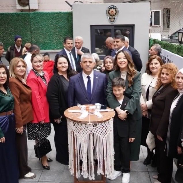 dlbrelf's tweet photo. İzmir İl Başkanımız @VeyselSahinMhp öncülüğünde düzenlenen Geleneksel Bayramlaşma Programı’nda; teşkilat mensuplarımız ve kıymetli hemşehrilerimizle bir araya gelerek bayramın manevi atmosferini paylaştık.

Katılım sağlayan herkese teşekkür ediyoruz.🤘🇹🇷🤘 https://t.co/EWpmTQHXXI