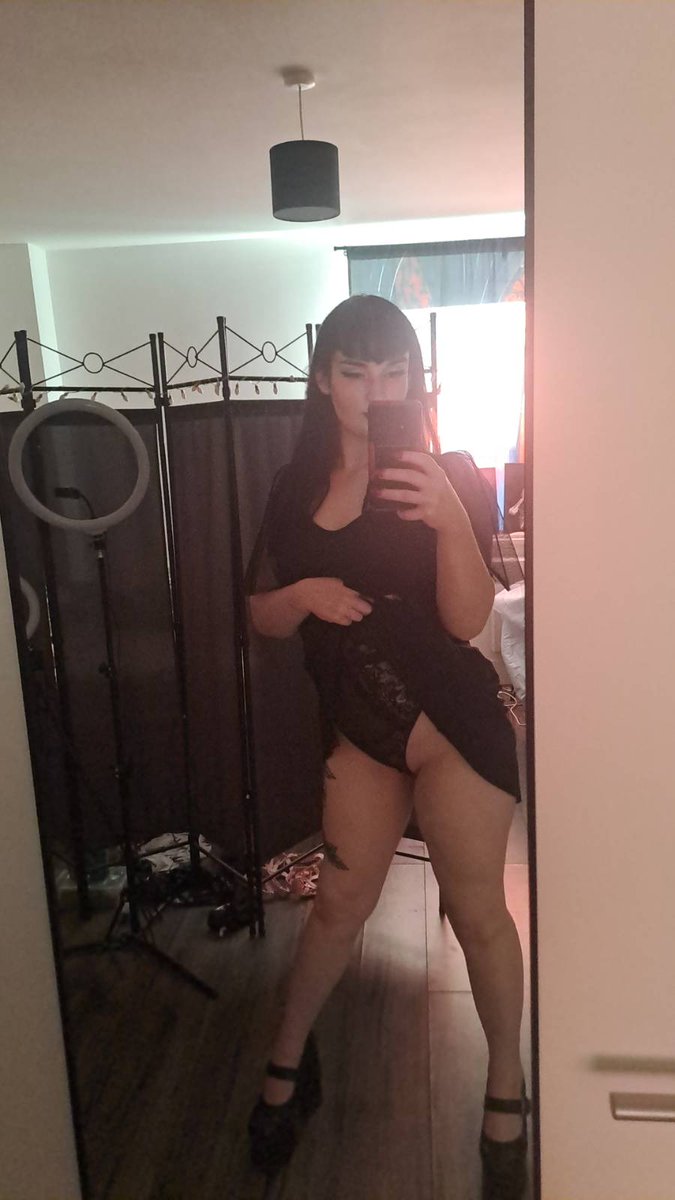 Regan 🖤 tweet media