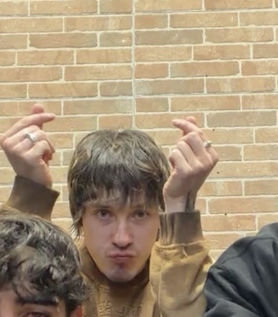 fer/sopita🍜 tweet media