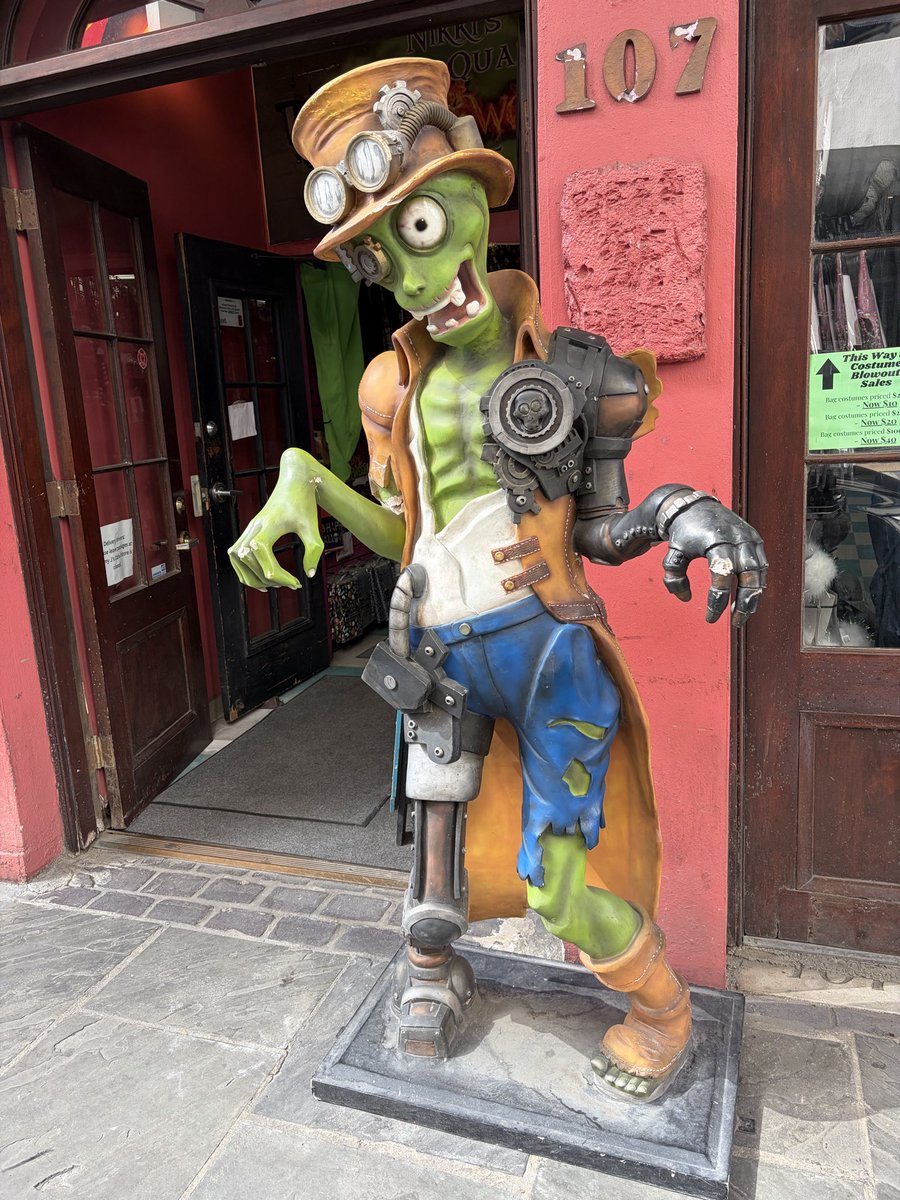 Casual Thursday tweet media