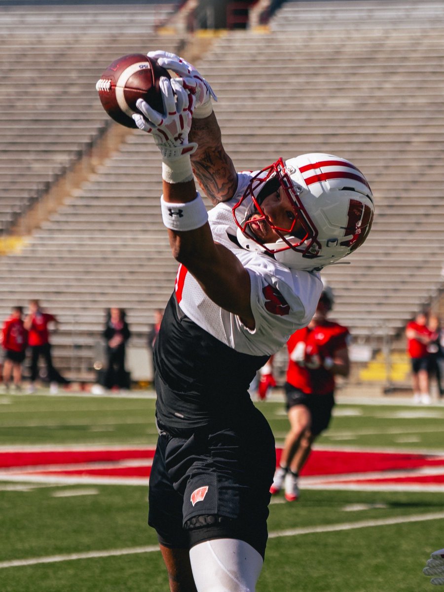 Wisconsin Football tweet media