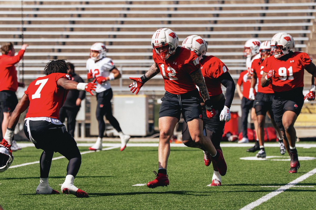 Wisconsin Football tweet media