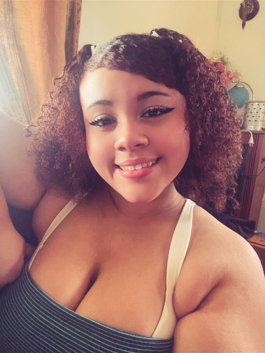 riirose_'s tweet image. tried a new hairstyle today, kinda inspired by natsuki from #ddlc :3 💓 #hairstyle