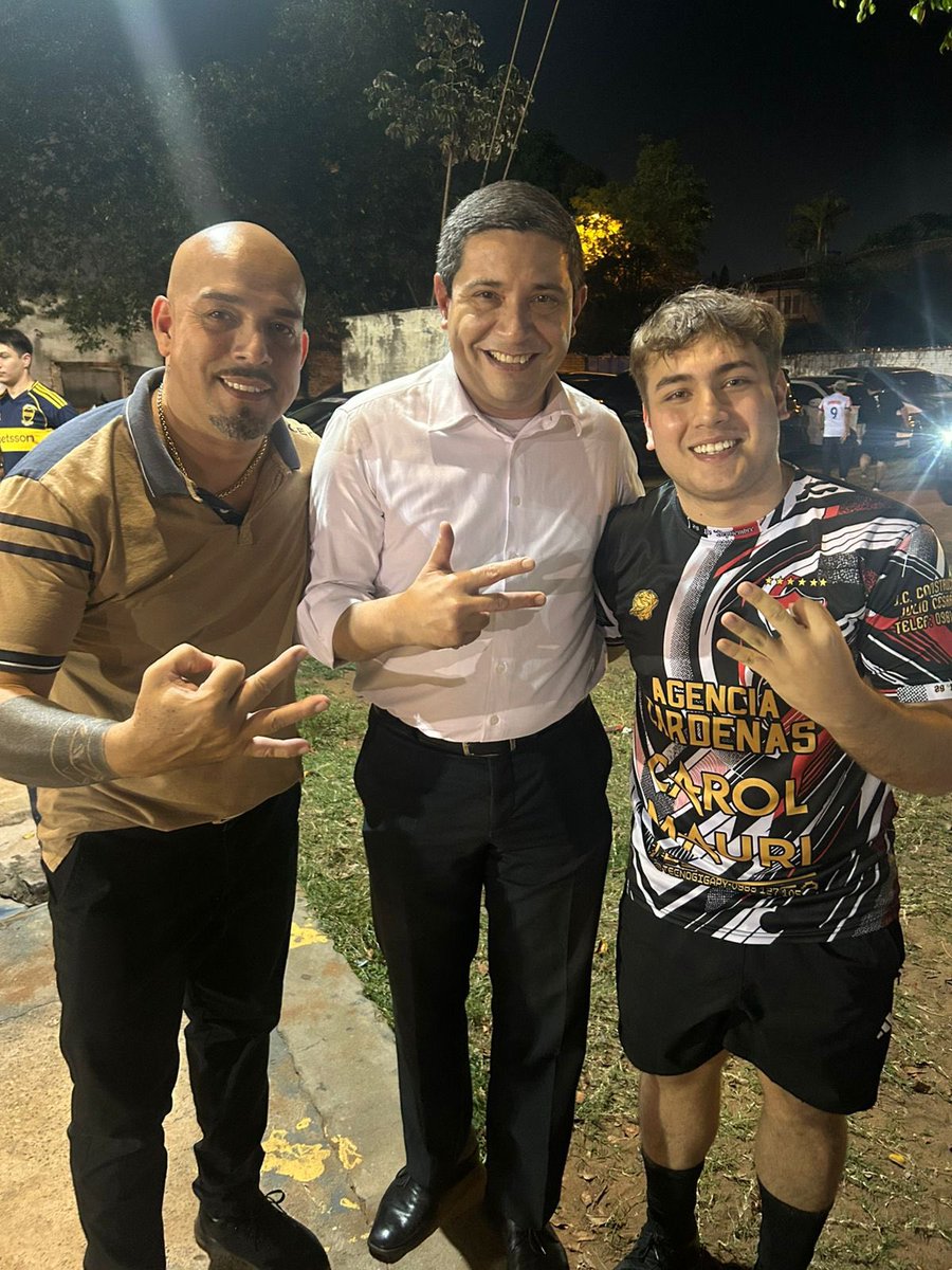 Sección “Caras nuevas”. Fabri Galeano, joven empresario, se posiciona en la lista 3G opción 5 para concejal de Lambaré.
Fabri busca un lugar en la junta como figura de la renovación política. Se presenta por el movimiento Fuerza Republicana.