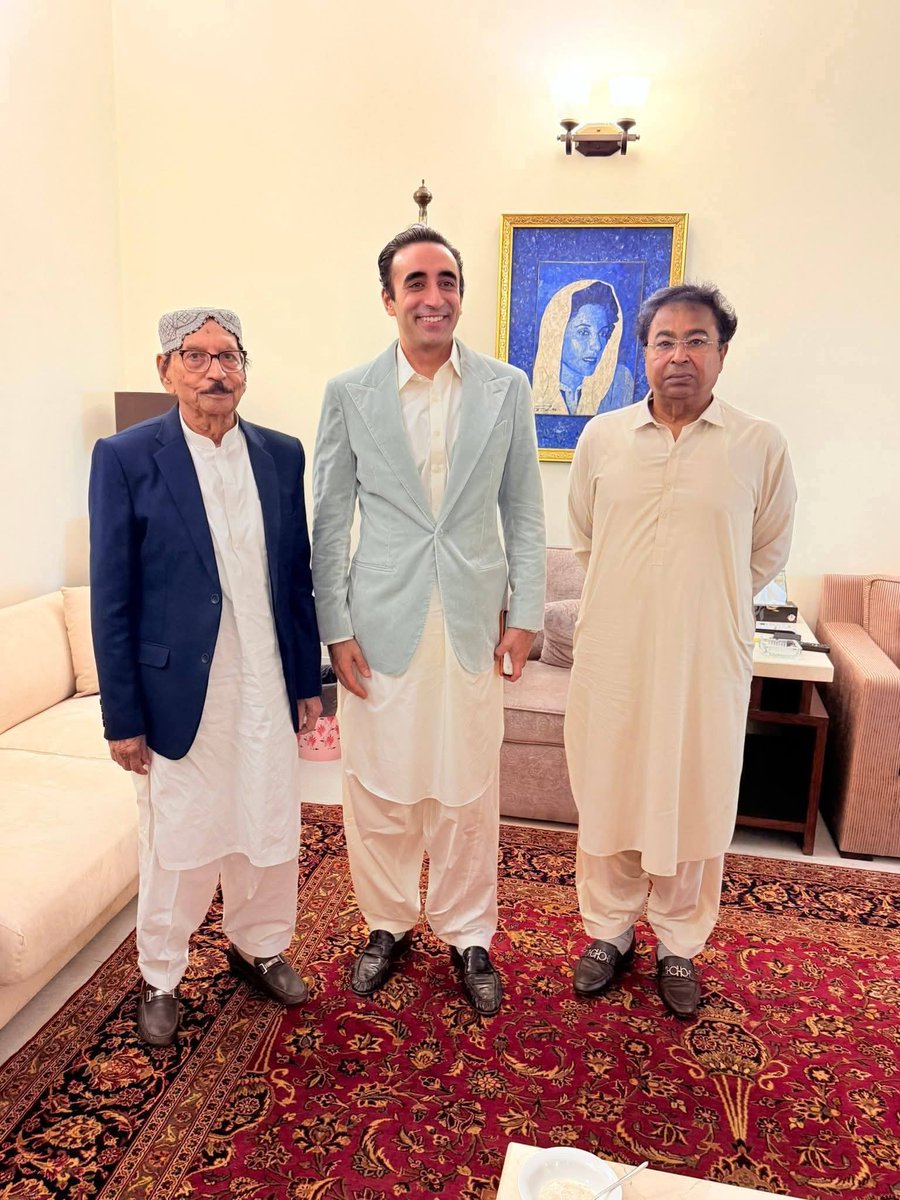 Waqaralimanghar's tweet image. Larkana: Former Chief Minister Of Sindh Syed Qaim Ali Shah Jillani and city President Khairpur Munir Hussain Mangi Met With PPP Chairman Bilawal Bhutto Zardari On Occasion Of Eid ul Fitar at Naudero On 21-03-2026.
@BBhuttoZardari @ShahNafisa 
#EidAlFitr
