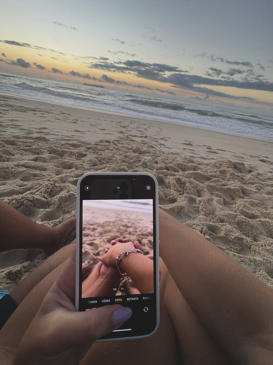 lhmsfx's tweet photo. Showzin e nascer do sol na praia com meu amor 🤍 https://t.co/5wN7sazzei