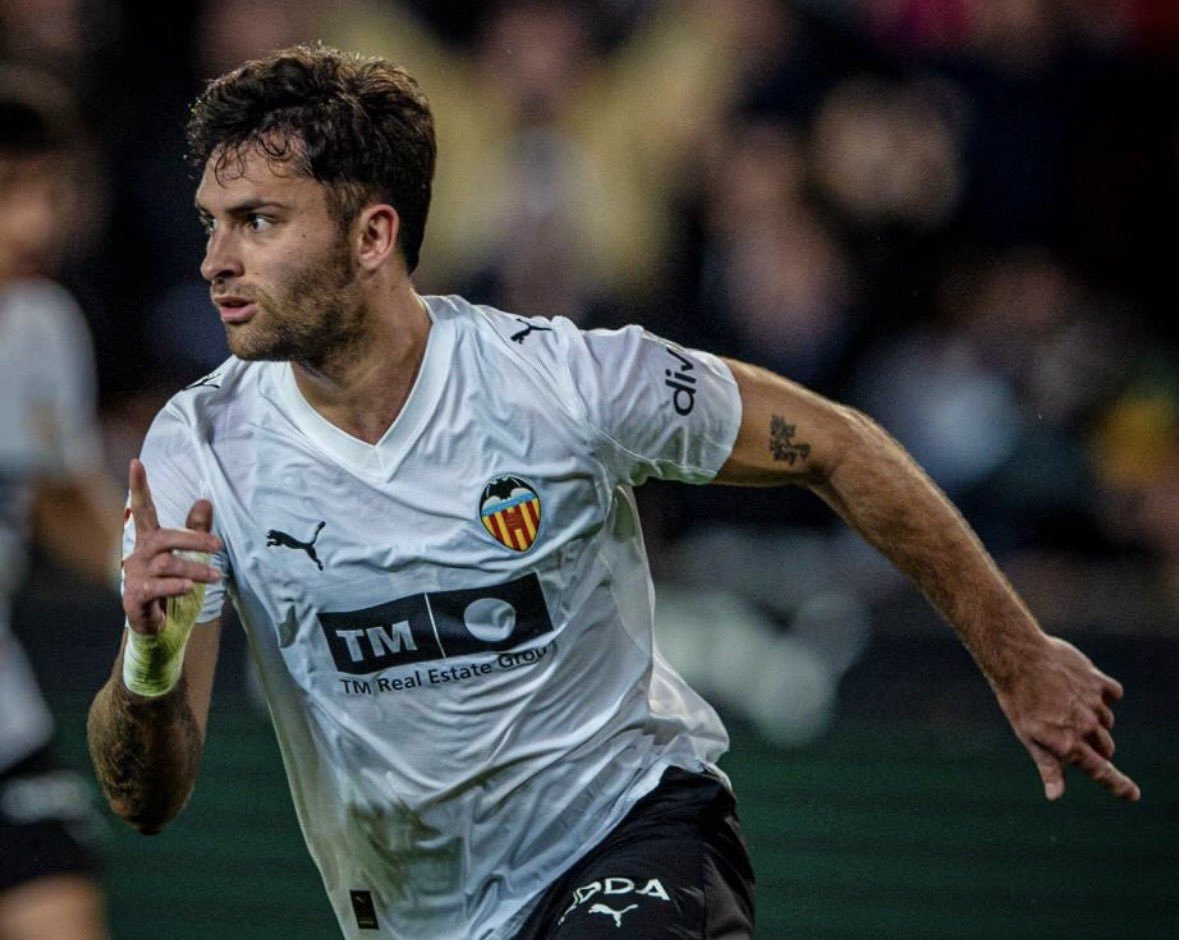 Córner Che🦇 tweet media