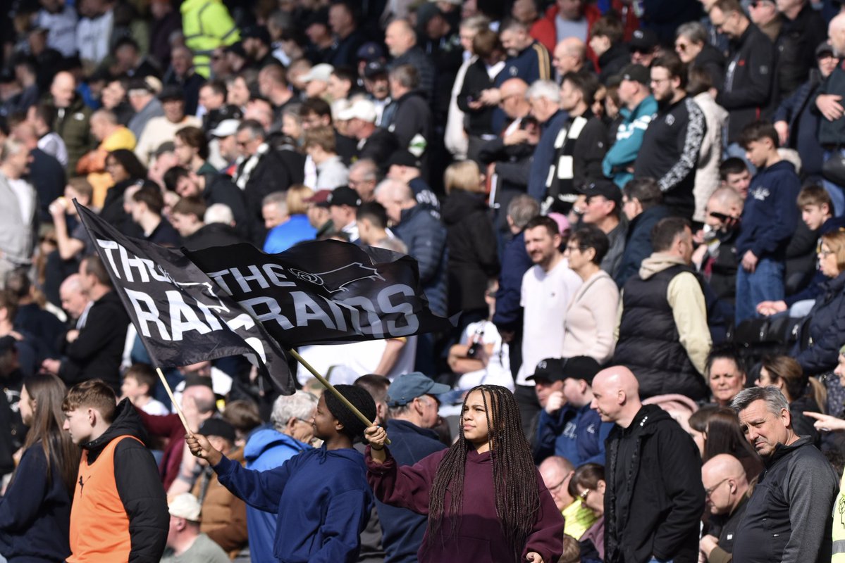 ᗩᗪᗩᗰ tweet media