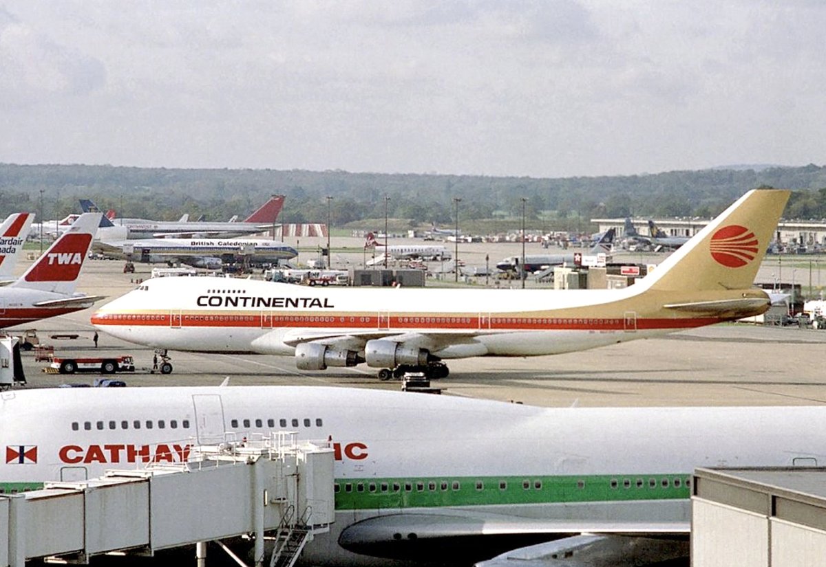 flycontinental1's tweet image. We're in good company at London Gatwick. Fly Continental. #airplane #airplanes #airport #avgeek #avgeeks #ContinentalAirlines #B747