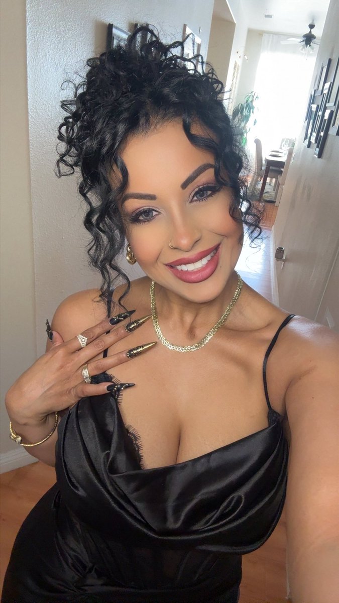 CaribbeanSolez tweet media