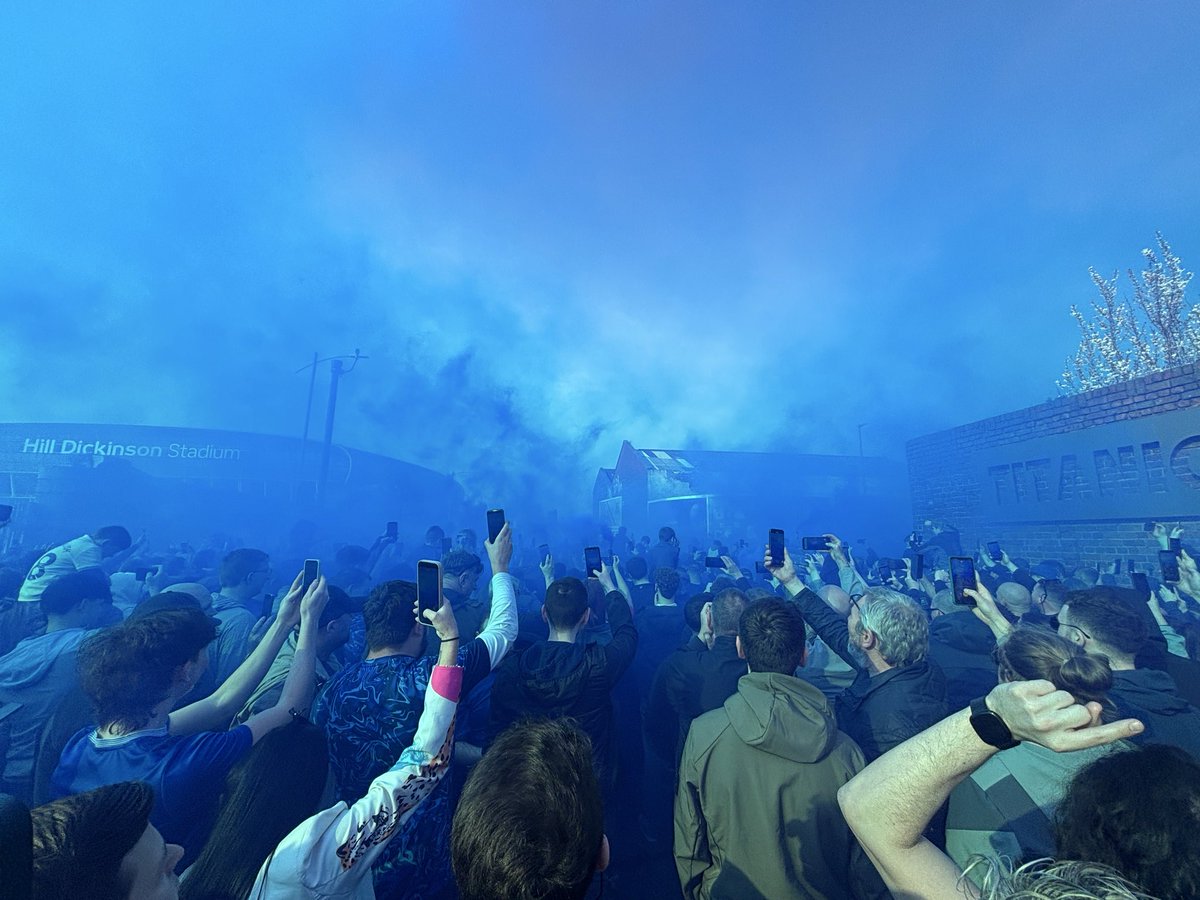 Mark EFC 💙 tweet media