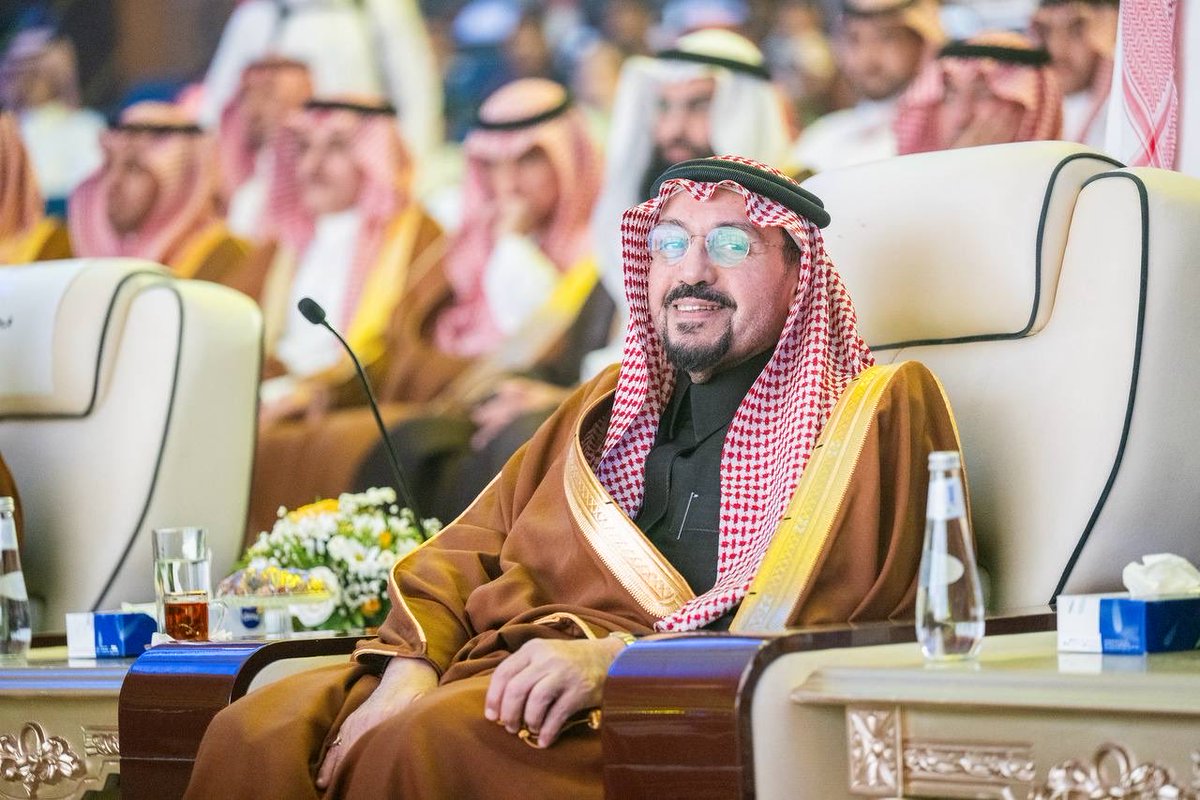 EmarahAlQassim's tweet photo. صور|

سمو #أمير_منطقة_القصيم  يرعى حفل أهالي المنطقة بمناسبة عيد الفطر المبارك ، والذي نظمته أمانة منطقة القصيم بمركز الملك خالد الحضاري ببريدة. https://t.co/mNsi1Wj1lG