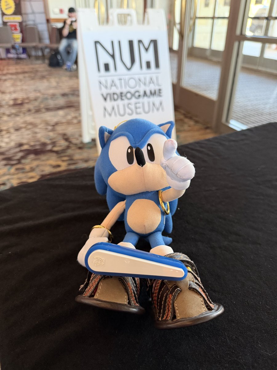 1992_sonic's tweet image. Awesome Find @texaspinballfestival !  Did you know that ‘90s era @sega pinball machines had Sonic the Hedgehog on the flippers?  I found a new, old stock flipper for the collection! Happy Happy Joy Joy🥹😍 #pinball #sonicthehedgehog #sega #sonicspinball #texaspinballfestival