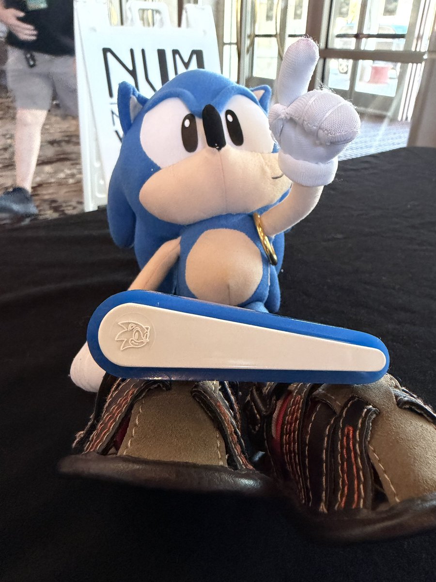 1992_sonic's tweet image. Awesome Find @texaspinballfestival !  Did you know that ‘90s era @sega pinball machines had Sonic the Hedgehog on the flippers?  I found a new, old stock flipper for the collection! Happy Happy Joy Joy🥹😍 #pinball #sonicthehedgehog #sega #sonicspinball #texaspinballfestival