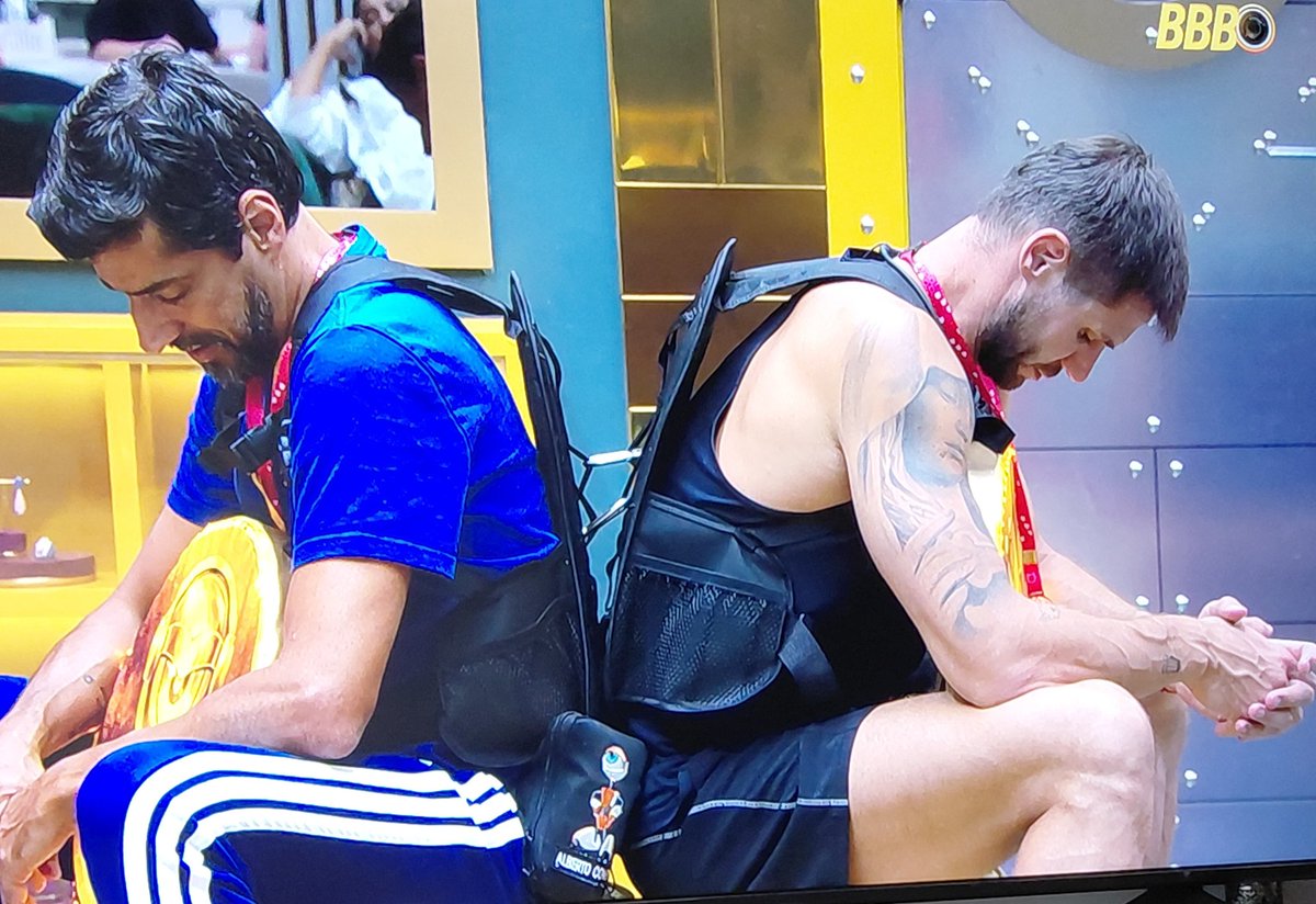 SOFÁ QUE VOTA 🧓👩🦳😈 tweet media