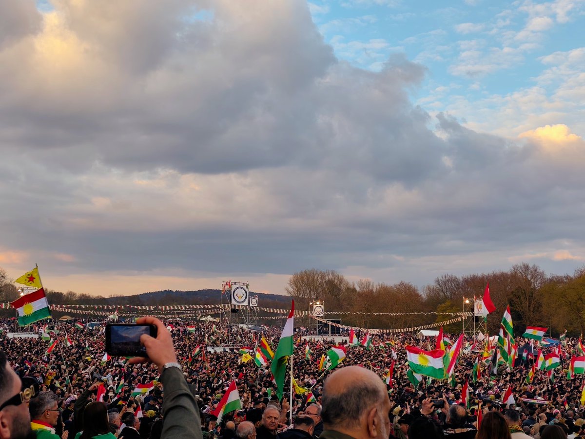 _zineliff7m_'s tweet photo. #bonn 
#newroz https://t.co/uy9QPbmws5