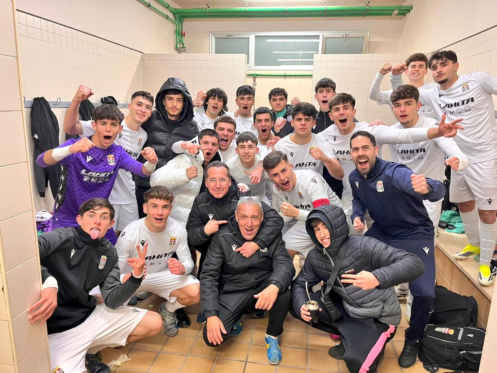 JUVENIL A | 1-3

+3🤍🖤 en Yecla. ¡Seguimos peleando por el ascenso!
⚽⚽ Chechi
⚽ Pablo Griñan

#CanteraAlbinegra