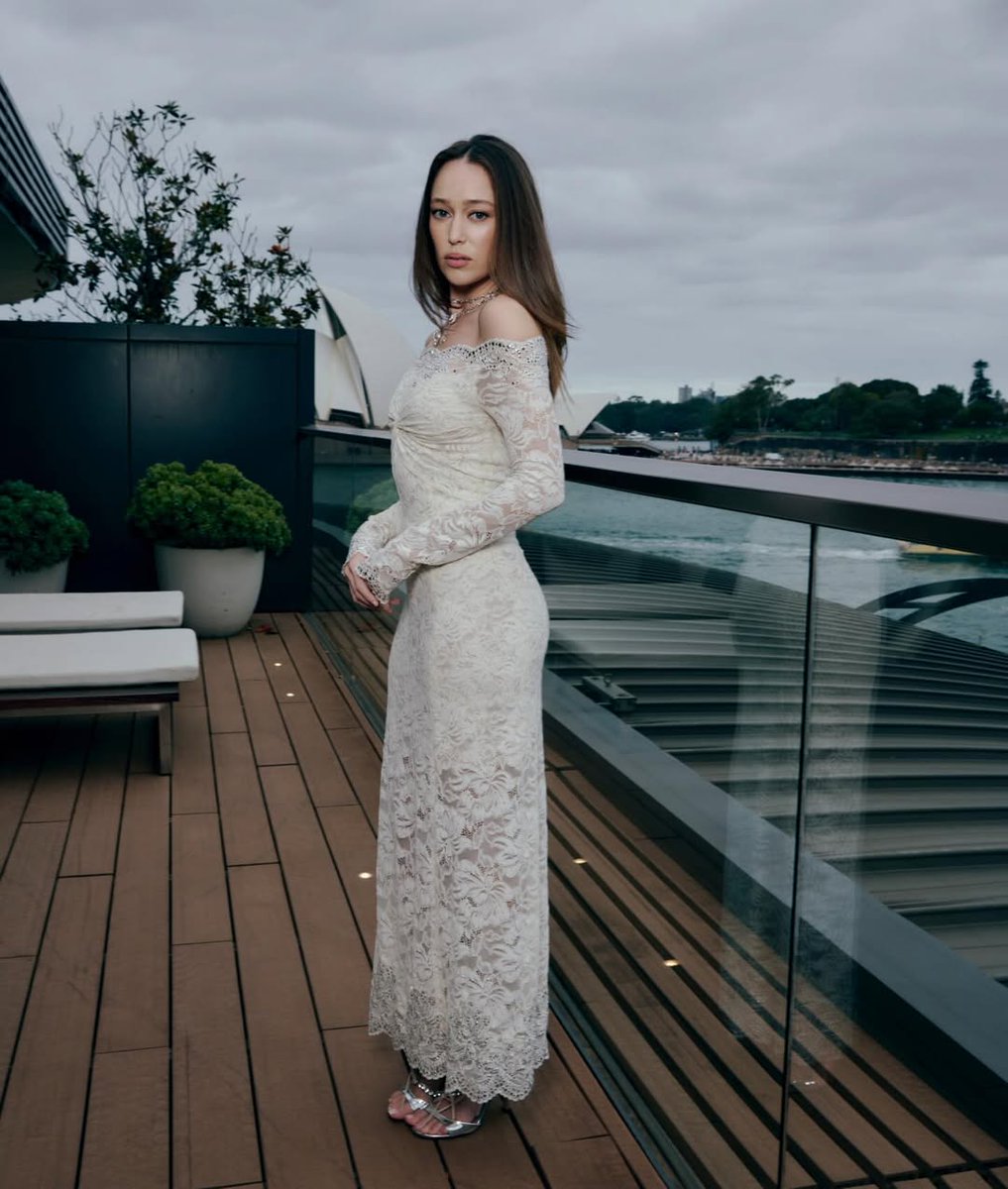 hourly alycia tweet media