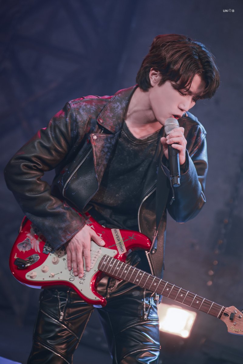 260321밤
뮤지컬 #펑크 커튼콜데이

글렌 役 #김준식