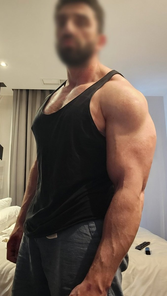 Emperor Cris tweet media