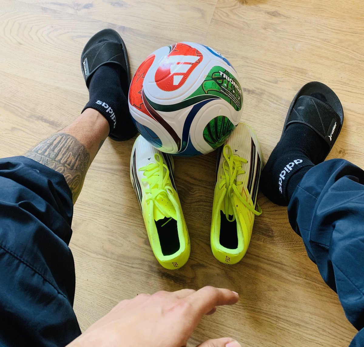CtrlAltGraff's tweet photo. Sábados ⚽️⚽️ https://t.co/m2tcBeAU41