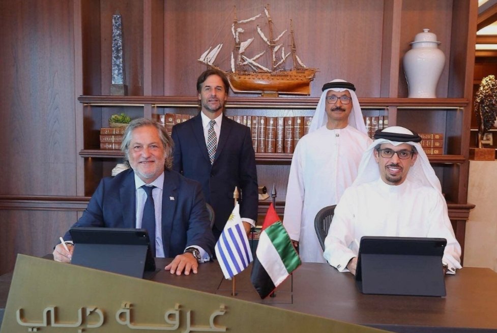 🌼🇺🇾 Reza por los Pepes. tweet media