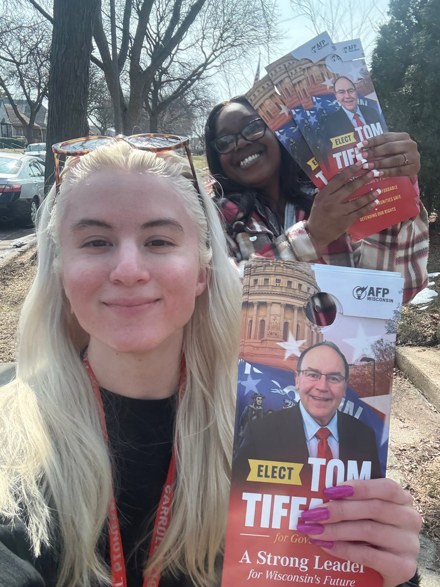 Elizabeth Wolnik tweet media