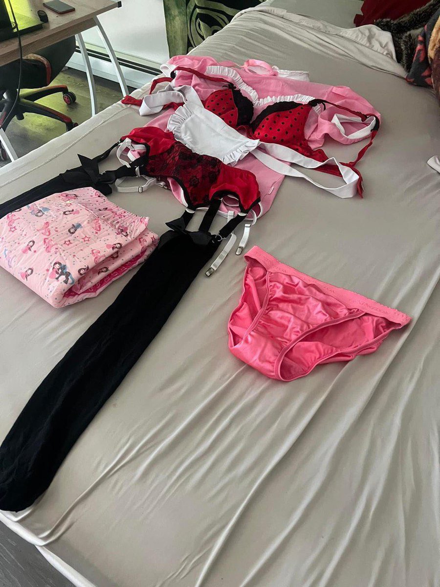 Emibooo6's tweet photo. Any serious submissive slave looking for goddess here #findommale #brat #humulatoin https://t.co/GPhC2nu3ql