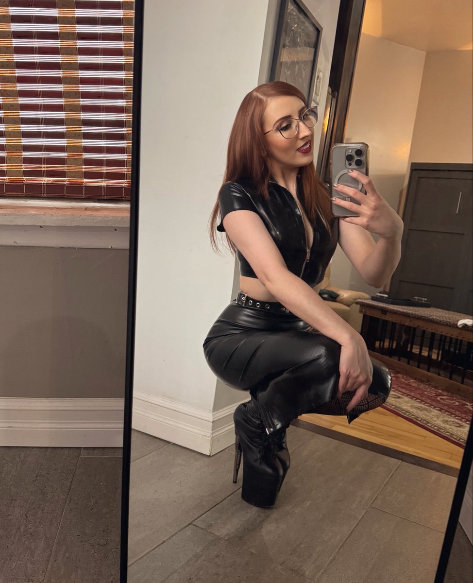 Lady Delphine🗝 tweet media