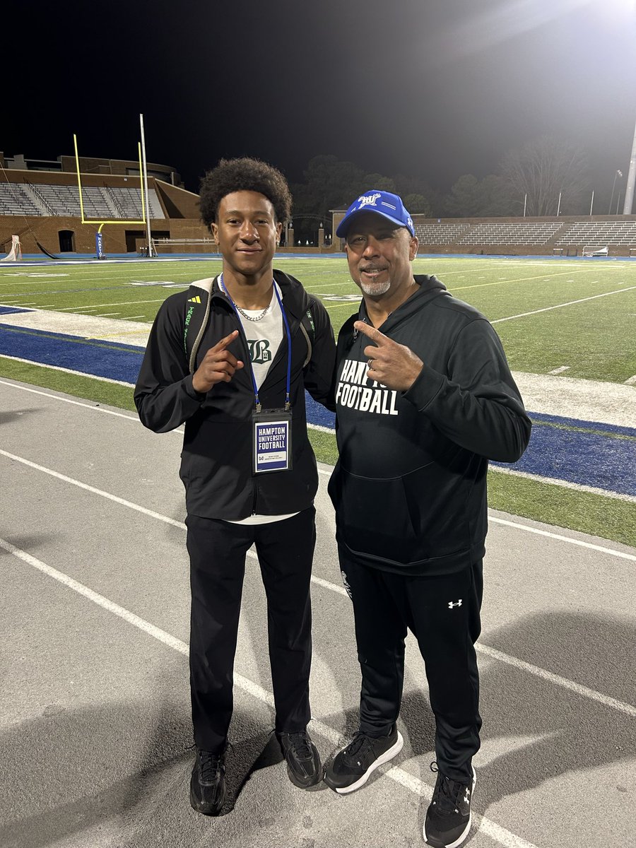 Manny_Evans7's tweet photo. Had a great time  yesterday meeting the staff and watching practice @hupirates_fb 
@CoachCedWhit @CoachClayJ @CoachP_Irish90 @KurtvonBargen https://t.co/xYvPkRGYmq